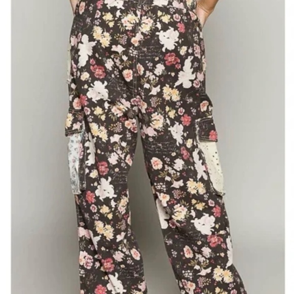 NEW POL Floral Patchwork Pants Joggers - Black and Cream - Picture 4 of 5